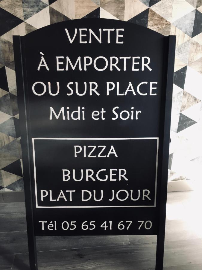 Auberge Du Relais D Auniac Hotel Bar Restaurant Piscine アングラール・ノザック エクステリア 写真