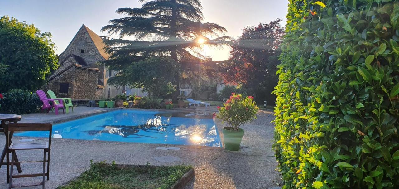 Auberge Du Relais D Auniac Hotel Bar Restaurant Piscine アングラール・ノザック エクステリア 写真