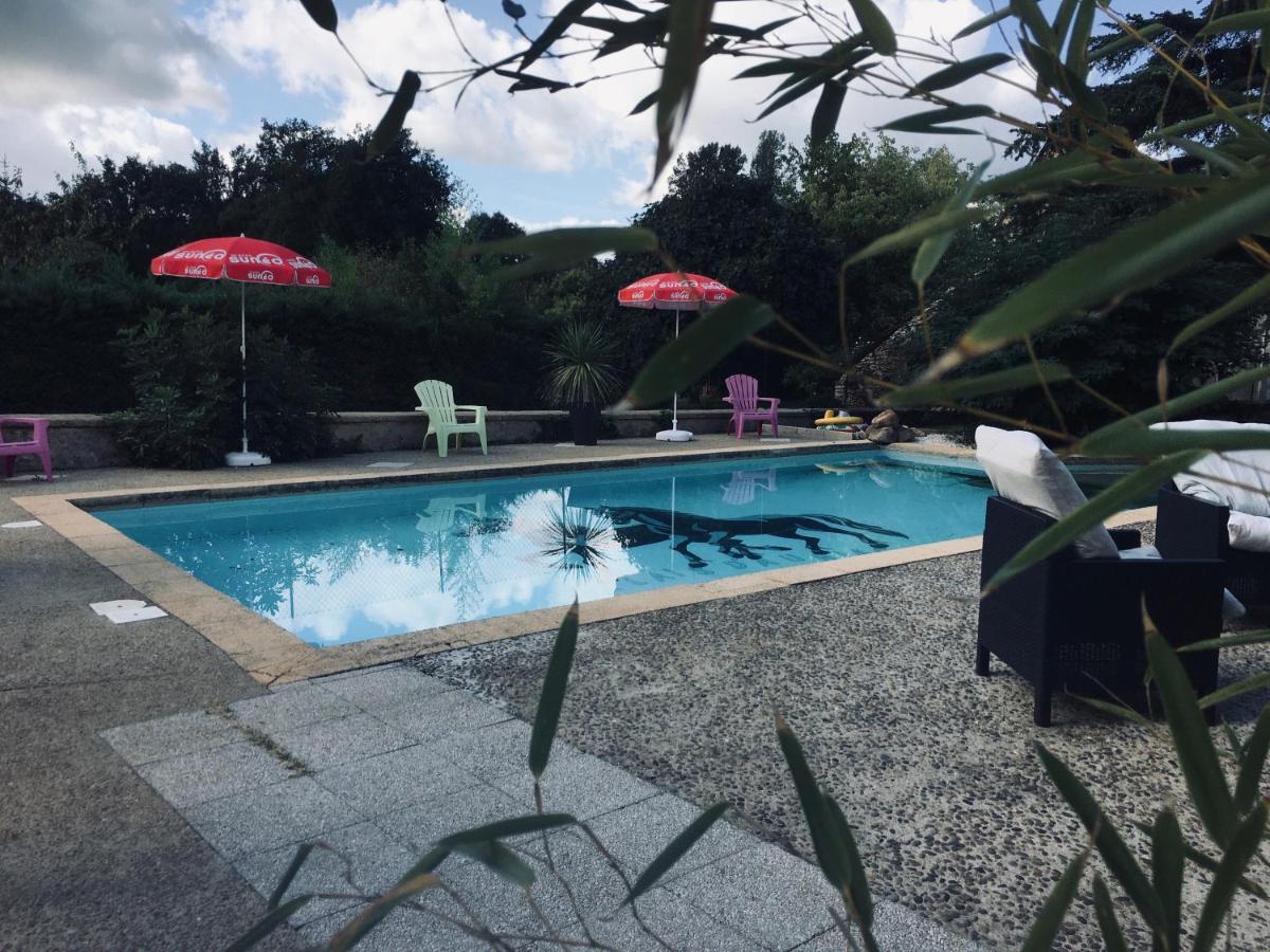 Auberge Du Relais D Auniac Hotel Bar Restaurant Piscine アングラール・ノザック エクステリア 写真