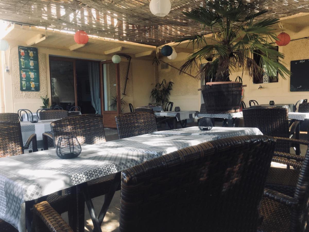 Auberge Du Relais D Auniac Hotel Bar Restaurant Piscine アングラール・ノザック エクステリア 写真