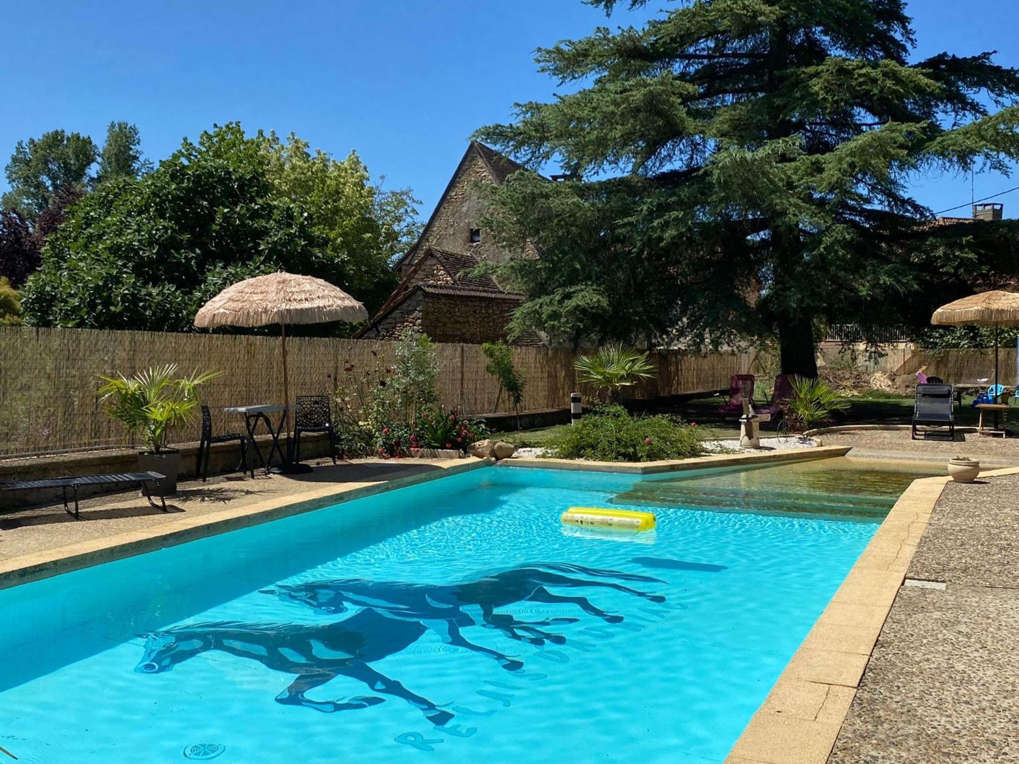 Auberge Du Relais D Auniac Hotel Bar Restaurant Piscine アングラール・ノザック エクステリア 写真